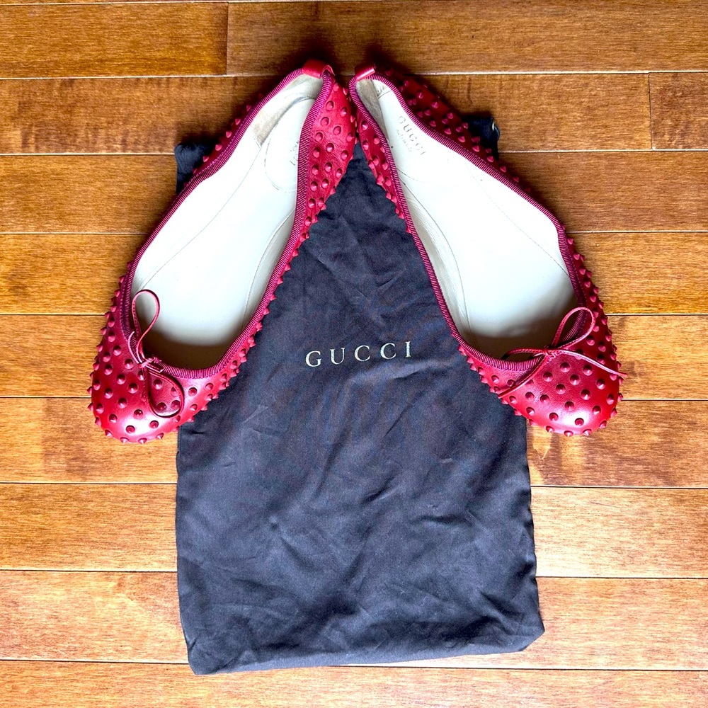 Authentic GUCCI Rockstud Flats in Size 10